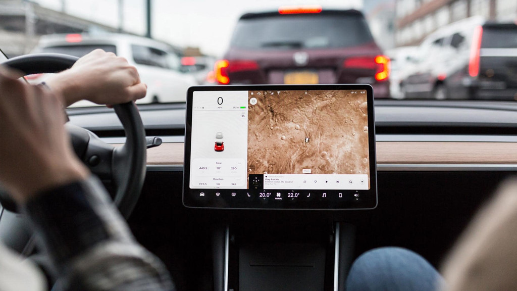 Bảng đồng hồ của Tesla Model 3 được thiết kế theo xu hướng mới hiện đại, tối giản chỉ với một màn hình hiển thị.