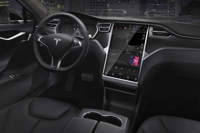 Tesla phát triển cảm biến phát hiện trẻ em bị bỏ quên trong xe