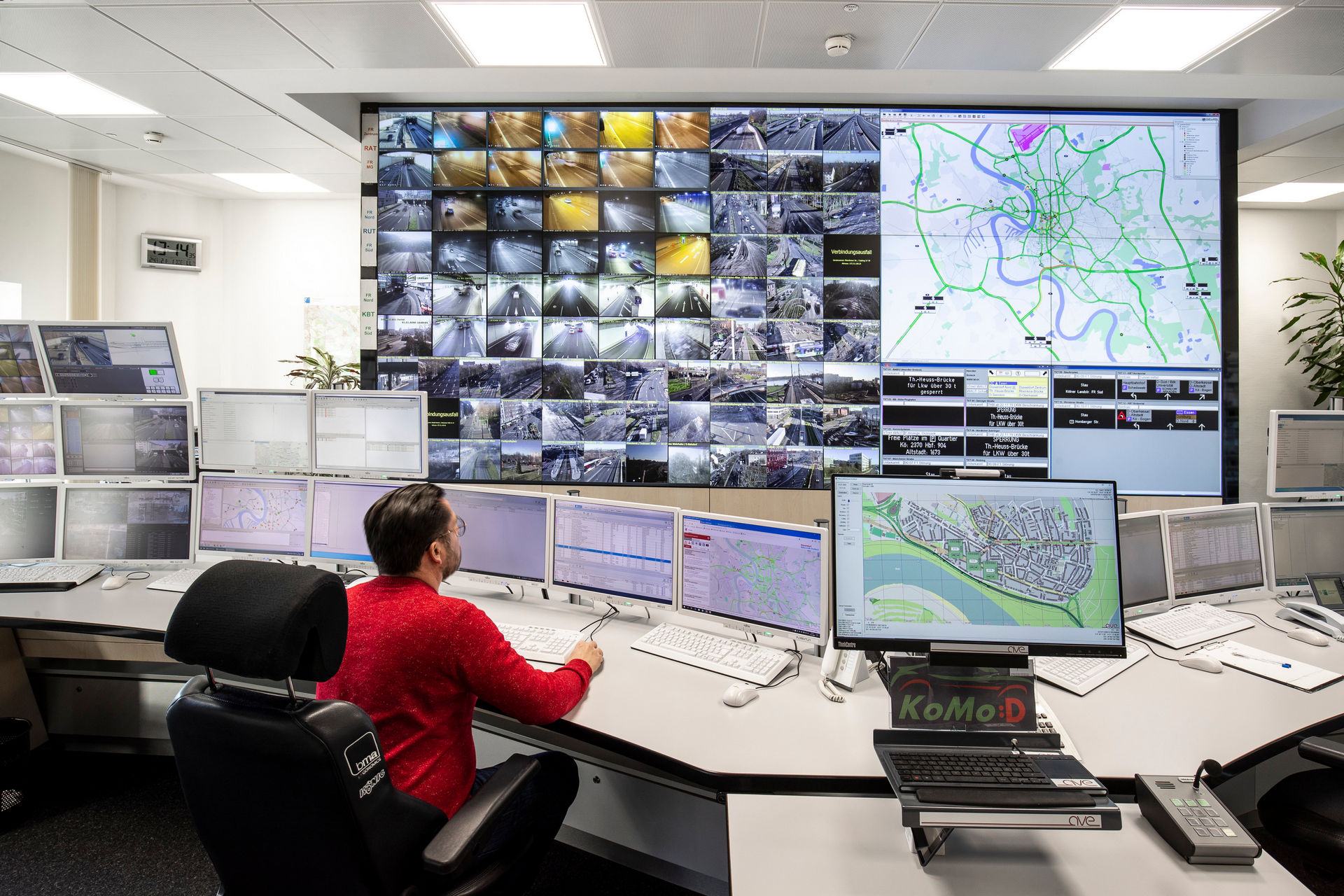 Vận hành và giám sát tình trạng giao thông nếu hệ thống thông tin đèn giao thông của Audi gặp phải sự cố.