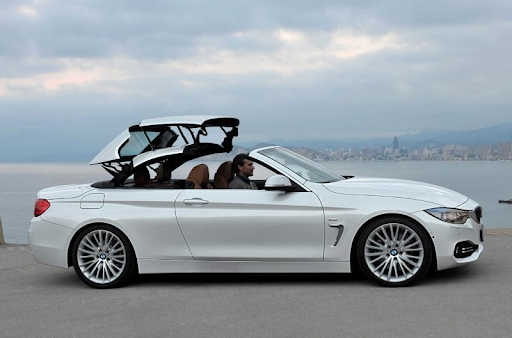 Xe BMW 420i Convertible 2020 có mui xe được điều khiển điện.