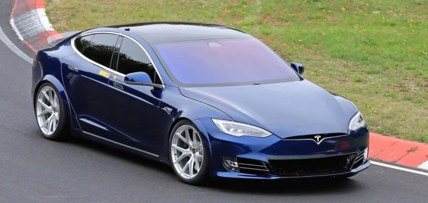 Tesla giới thiệu một bản cập nhật khiến chiếc xe tăng tốc nhanh hơn