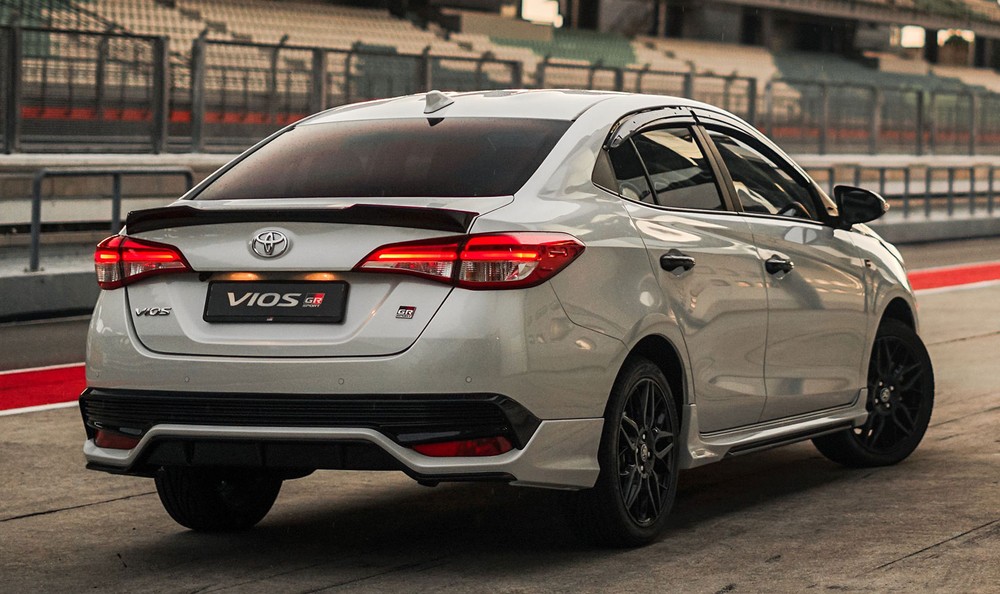 Toyota Vios GR-S 2021 ra mắt, trang bị hộp số CVT 10 cấp