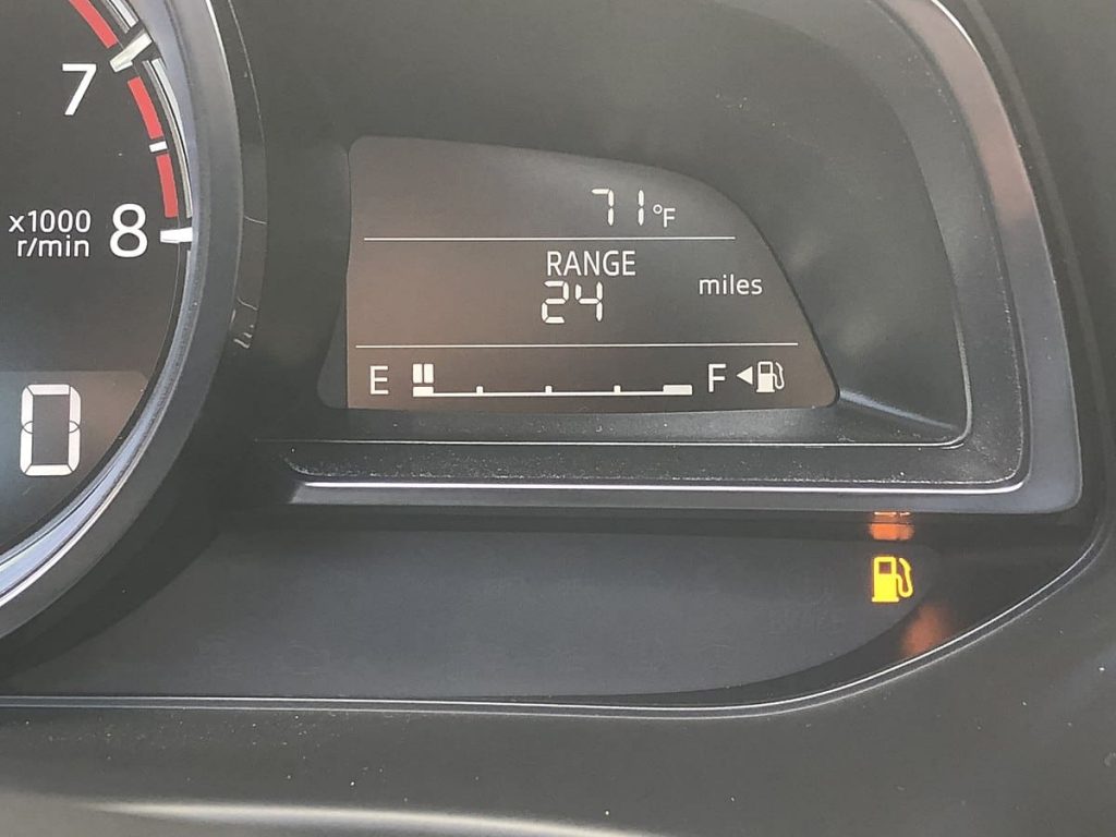 Đồng hồ báo nhiên liệu điện tử xe Mazda 3