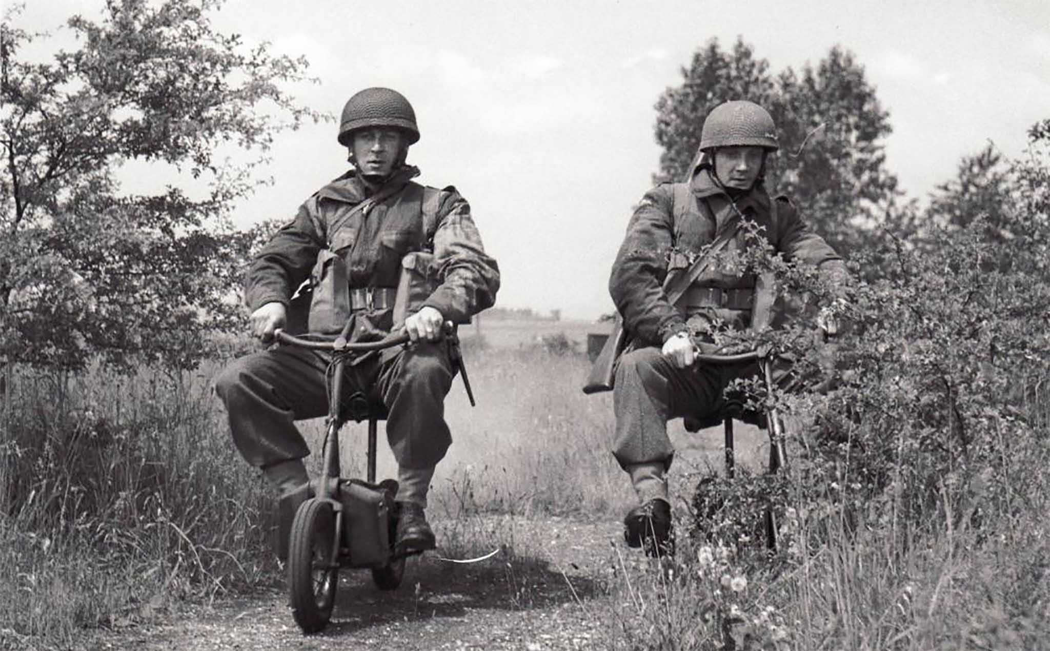 Bạn có biết: Welbike - Xe máy mini của Quân Anh được đóng can, thả dù ...
