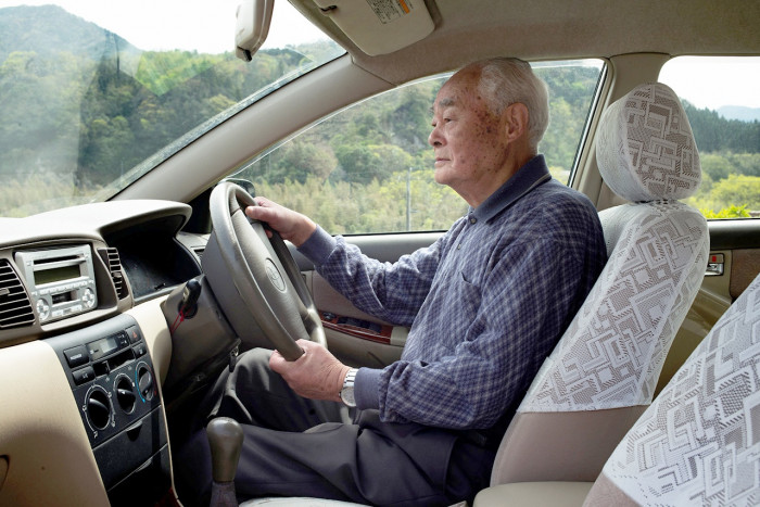 Nhật Bản đang cải tiến thiết kế ô tô nhằm tăng mức độ an toàn cho tài xế là người cao tuổi. 