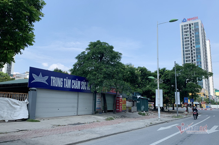 Tất cả các gara, trung tâm chăm sóc xe tại Hà Nội đều đang phải đóng cửa. (Ảnh: Hoàng Hiệp)
