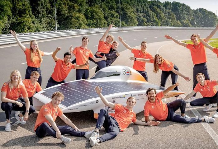 Nuna11 - Xe 3 bánh chạy năng lượng mặt trời được nhóm sinh viên ô tô đại học Công nghệ Delft ở Hà Lan thiết kế.