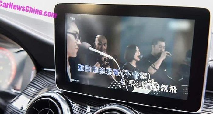 Mẫu SUV Trung Quốc Traum Meet 3 có hệ thống hát karaoke trên xe từ năm 2018.