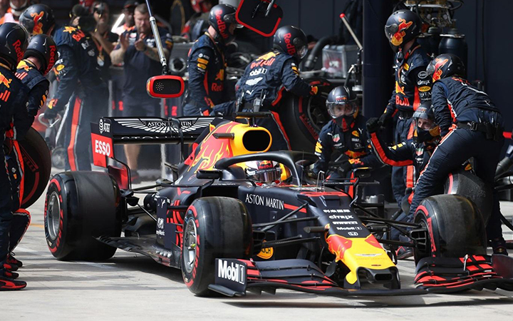 Red Bull: Một trong những đội đua sáng giá nhất thế giới.