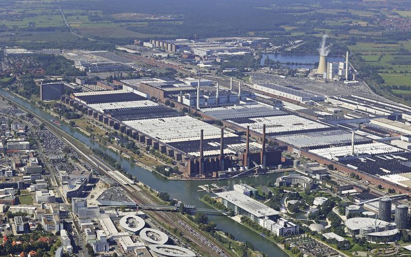 Nhà máy sản xuất ô tô Volkswagen - Wolfsburg, Đức;