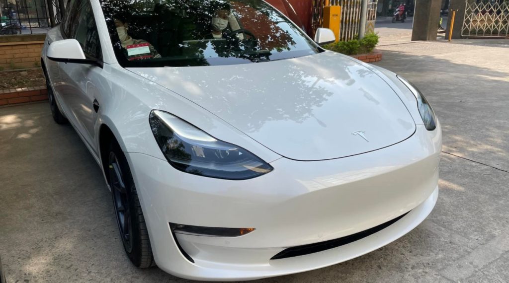 Xe điện Tesla Model 3 đang được đại lý tư nhân tại Việt Nam rao bán với giá gần 3 tỷ đồng (Ảnh: Đức Thịnh).