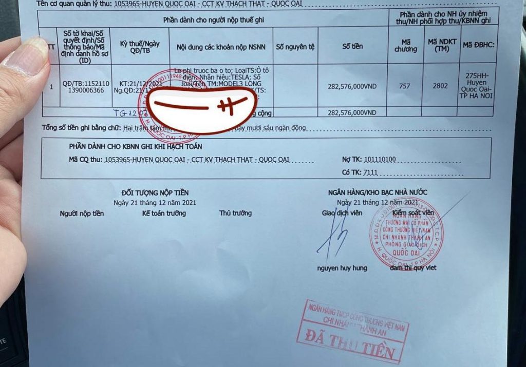 Phiếu thu tiền phí trước bạ chiếc Tesla Model 3 của chủ xe tại Hà Nội (Ảnh chụp màn hình)
