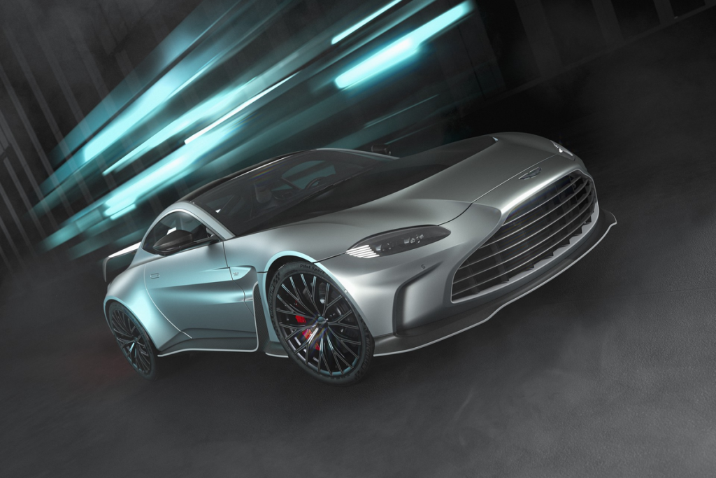 Sau bao ngày chờ đợi thì Aston Martin V12 Vantage cũng đã xuất hiện