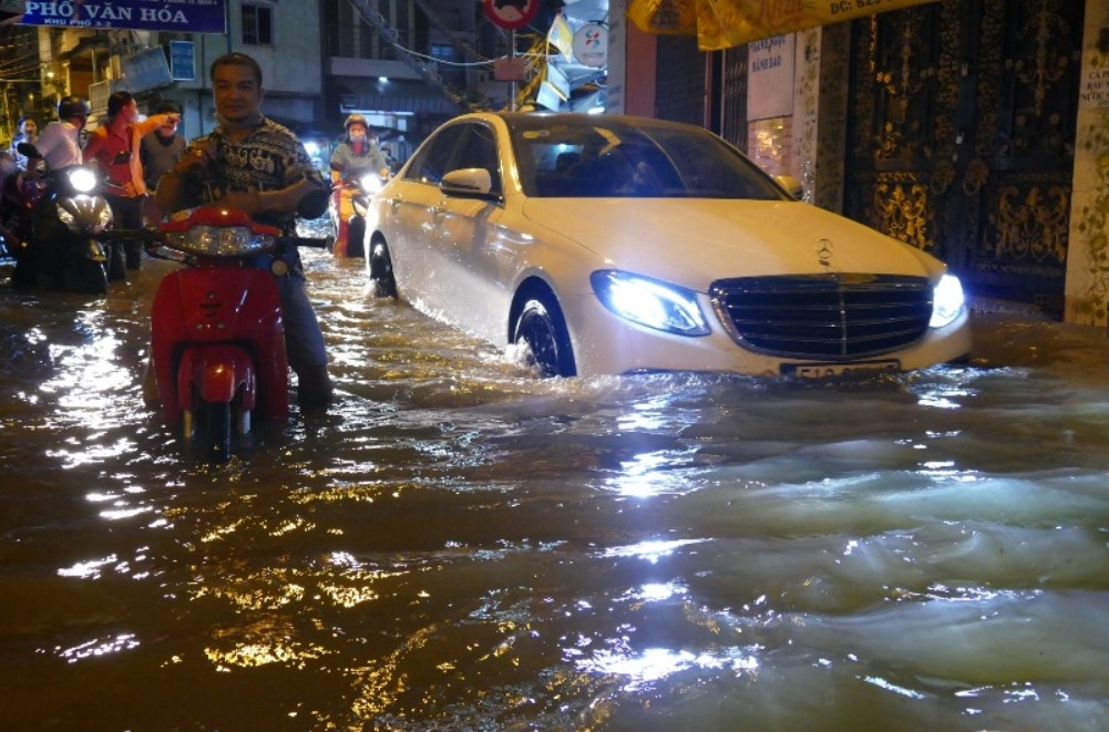 Khu vực đường Nguyễn Thần Hiến, Tôn Thất Thuyết (quận 4) luôn bị ngập nặng mỗi khi mưa lớn.