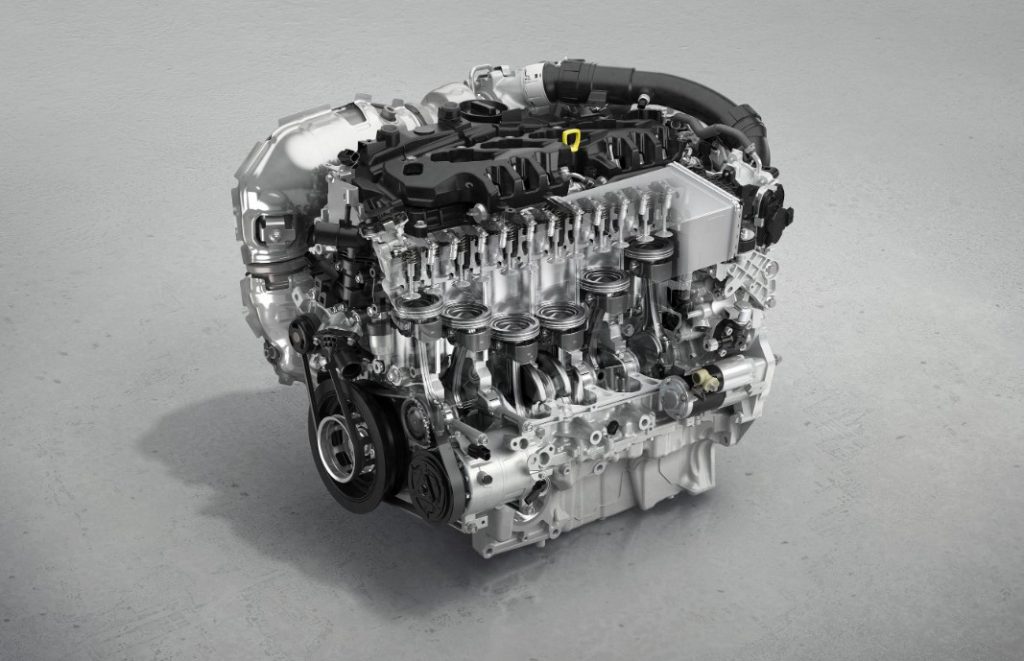 Động cơ đốt trong với công nghệ Sky-Activ vẫn là thế mạnh của Mazda.