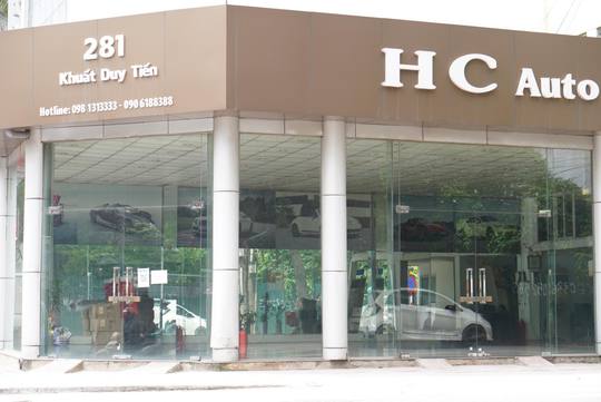 Showroom ôtô HC Auto trên đường Khuất Duy Tiến chỉ còn 1, 2 chiếc xe phân khúc thấp.