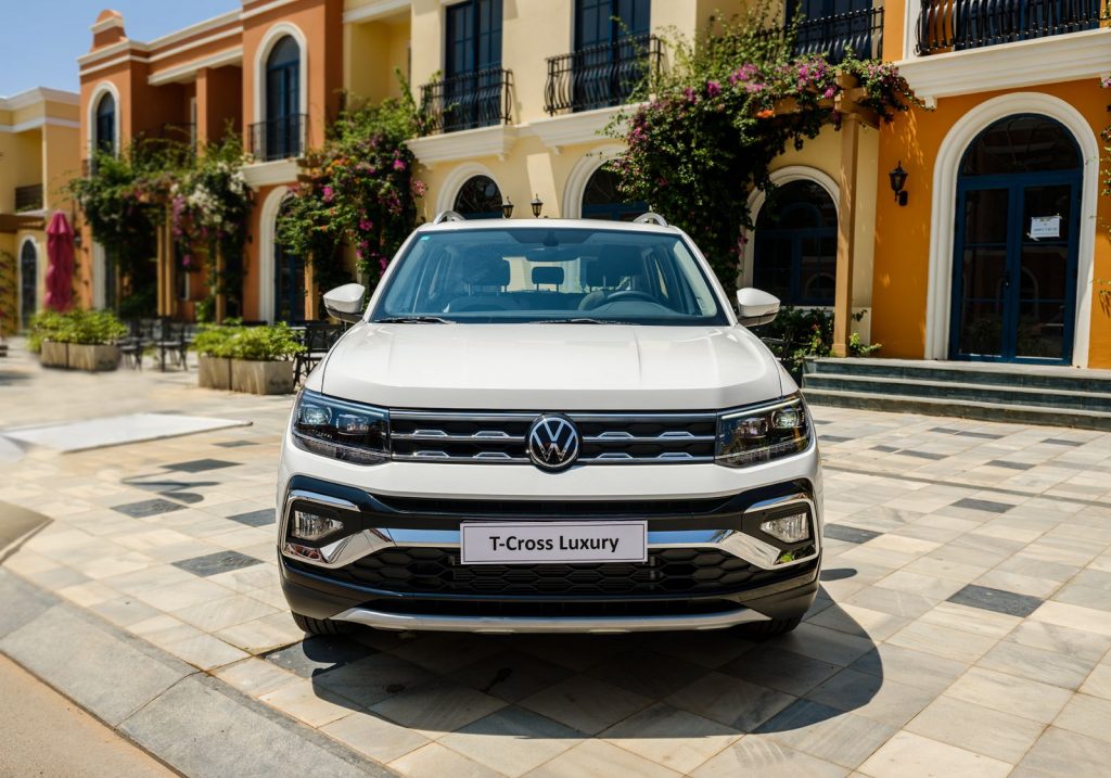 Volkswagen T-Cross 2022 có hai phiên bản Elegance với giá 1,099,000,000 VND và Luxury có giá 1,299,000,000 VND. 