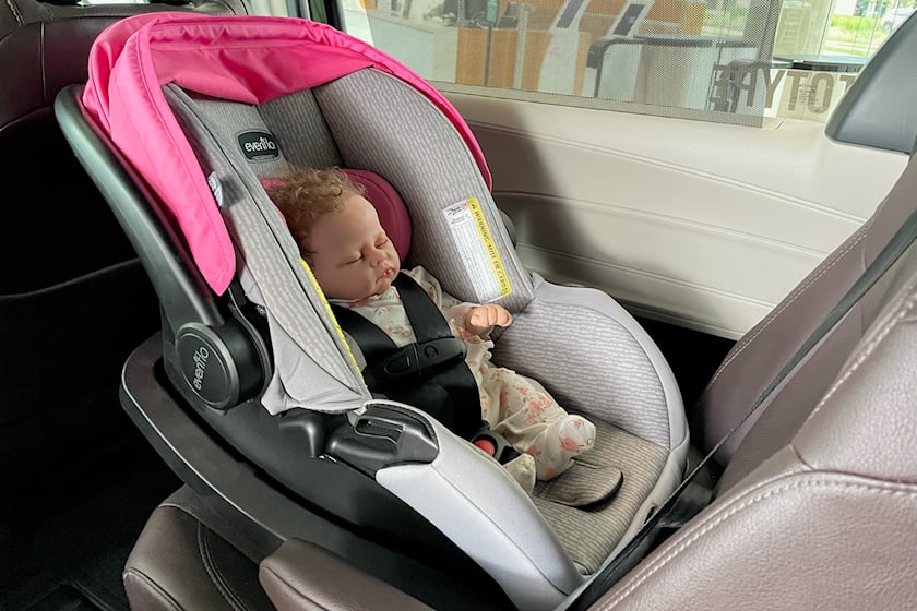 Những em bé nếu bị bỏ quên trên xe có thể sẽ được cảnh báo bởi cảm biến