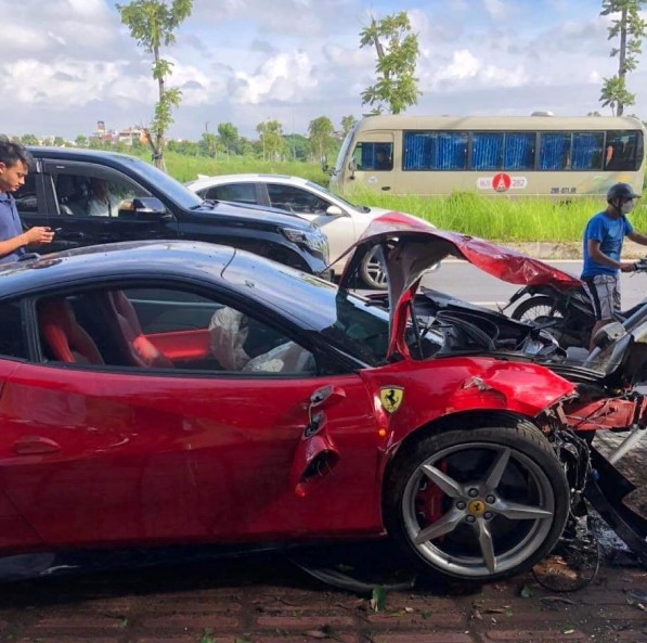 Trích xuất camera vụ siêu xe Ferrari 488 va chạm với xe máy khiến một người  tử vong