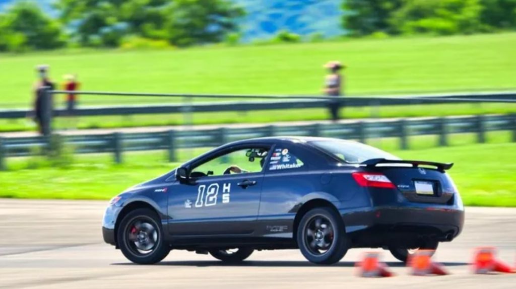 Chiếc Civic đời 2017 tại một sự kiện Autocross. Ảnh: SCCA.