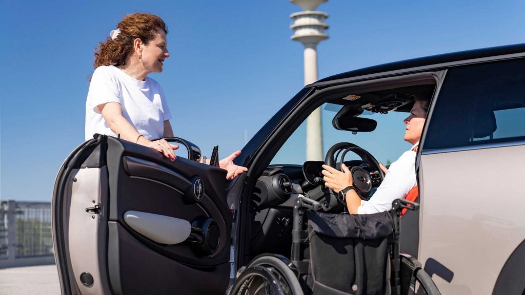 Mini Cooper SE mới dành riêng cho người khuyết tật