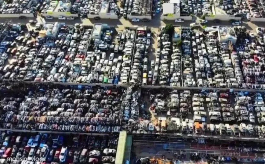 Số lượng siêu xe bị bỏ rơi tại Dubai nhiều đến mức có thể tạo thành một “nghĩa địa siêu xe (Ảnh: The Sun)
