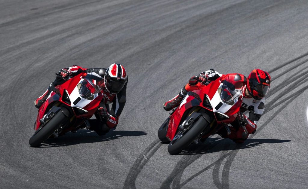 Ducati Panigale V4 R trang bị công nghệ Desmodromic Valve.