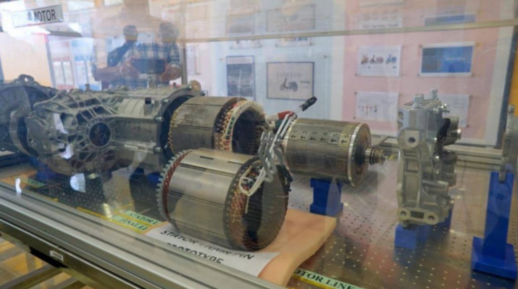 Khối động cơ điện của xe VFe34, phần rotor và stator được lắp ráp tại phân xưởng mô-tơ điện.