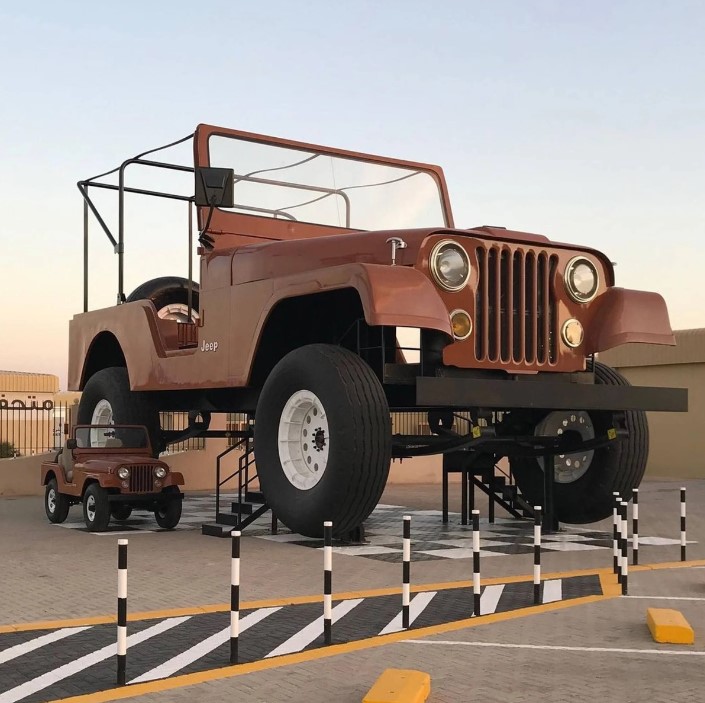Kỷ lục Guinness Thế giới đã công nhận chiếc xe jeep này là chiếc xe có động cơ lớn nhất thế giới vào năm 2010. Ảnh: Instagram Sheikh Hamad