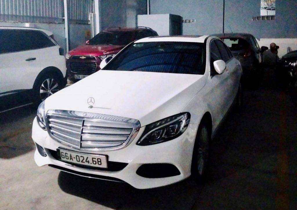 Vụ Mercedes "Zin" bị trượt đăng kiểm vì mặt ca-lăng khác với trên hệ thống  