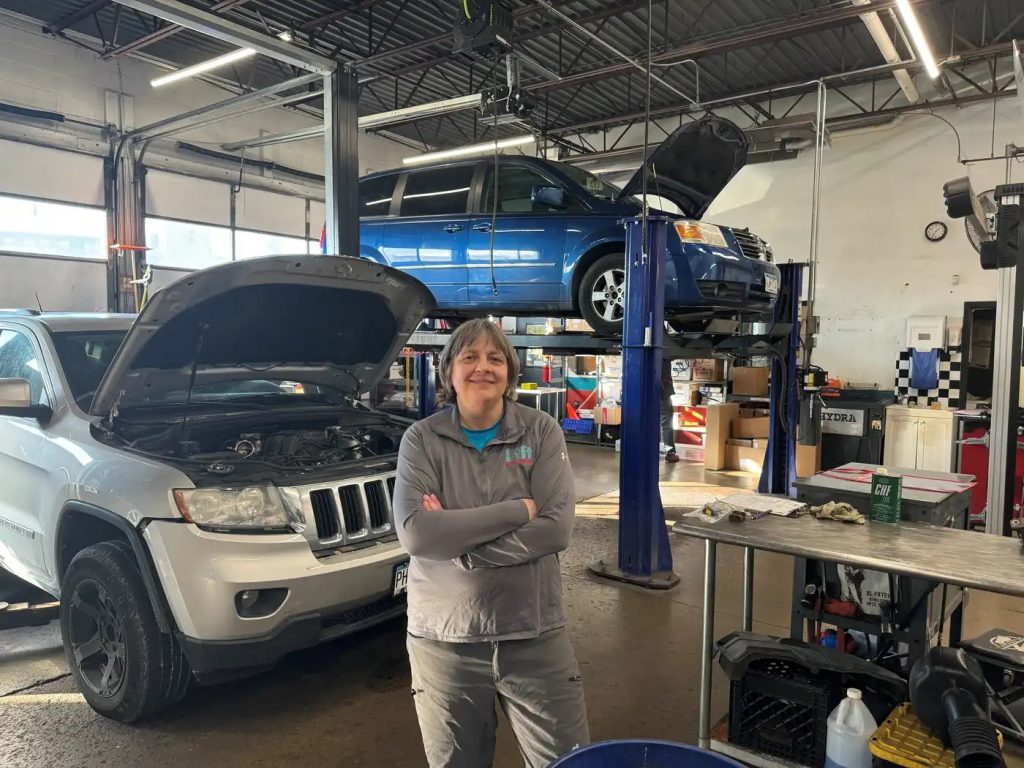  Cathy Heying mở garage riêng để giúp đỡ những người có thu nhập thấp