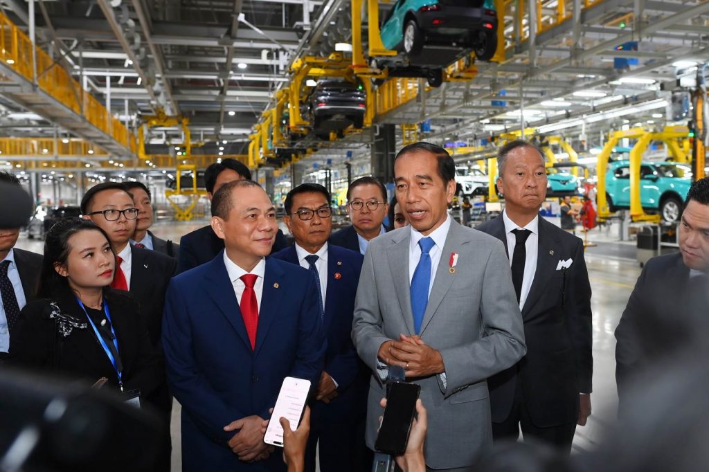  Tổng thống Joko Widodo chia sẻ về chuyển thăm nhà máy của VinFast